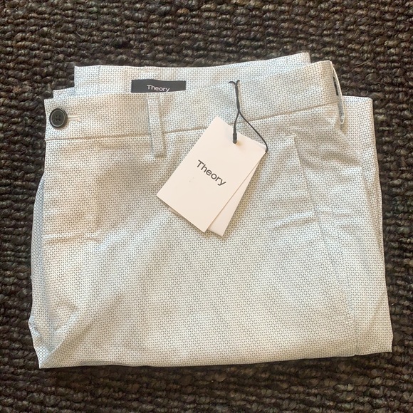 Theory men’s Zaine Shorts in aloe print - Picture 3 of 3